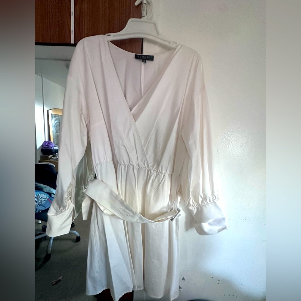 ELOQUII WHITE BELTED MINI WRAP DRESS - SIZE 18